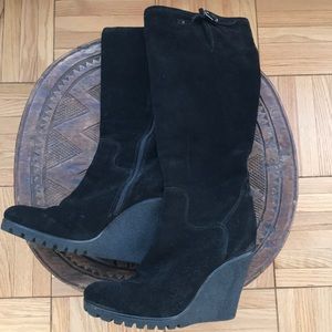 Woman’s Black suede heeled boots